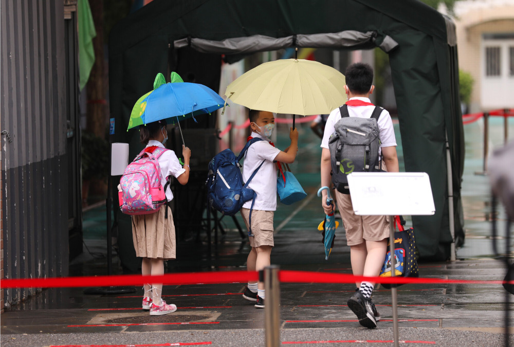 首批“二孩”入学，无奈多校划片！家长期盼“长幼随学”