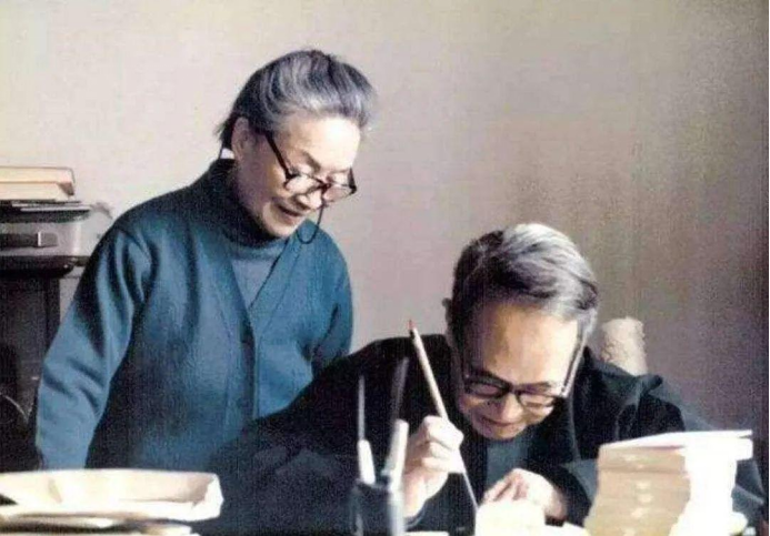 钱钟书说杨绛啥啥都好，就是书法咋练都不行，书法真的是天赋？